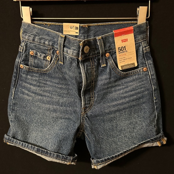 Levi’s Women’s 501 Mid Thigh Medium Dark Wash Shorts Sz 23 NWT - Picture 2 of 7